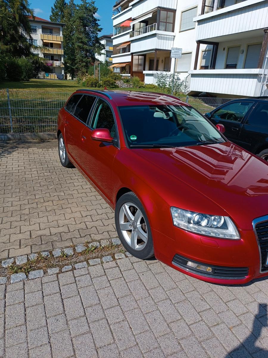 Audi Quattro 2010 — салон