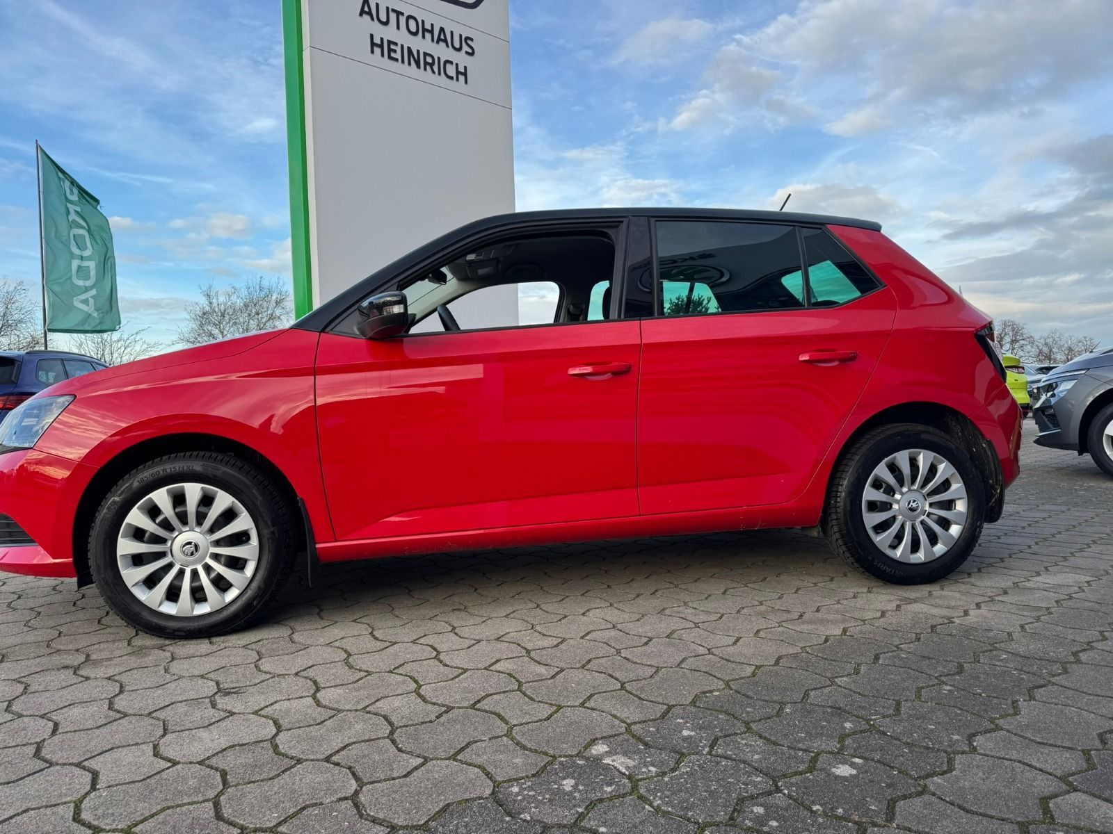 Fahrzeugabbildung SKODA Fabia 1.2l TSI 90PS 5-Gang*SHZ*PDC*