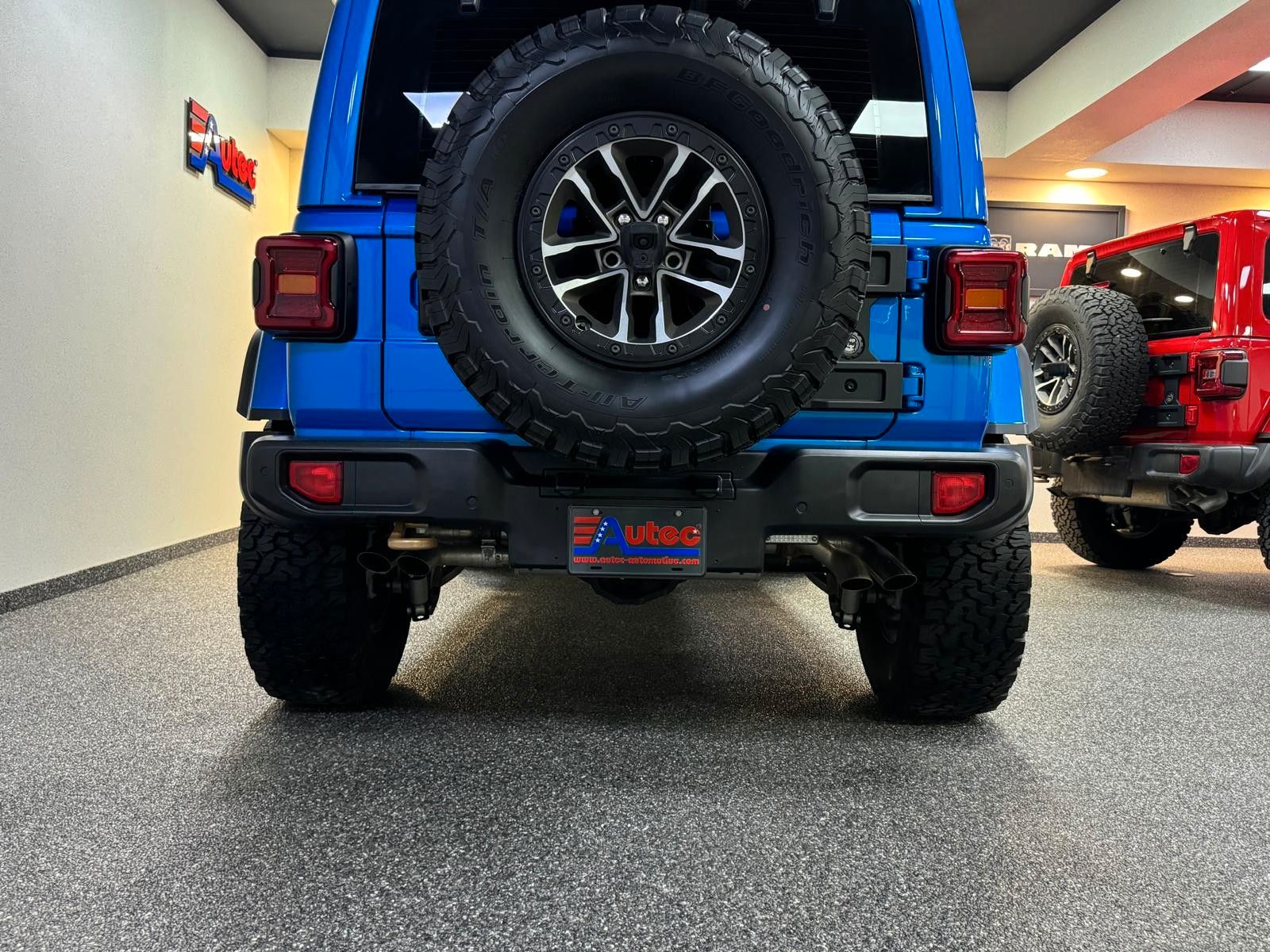 Fahrzeugabbildung Jeep RUBICON 392-6.4L HEMI V8-RECON 35"-STEEL BUMPER