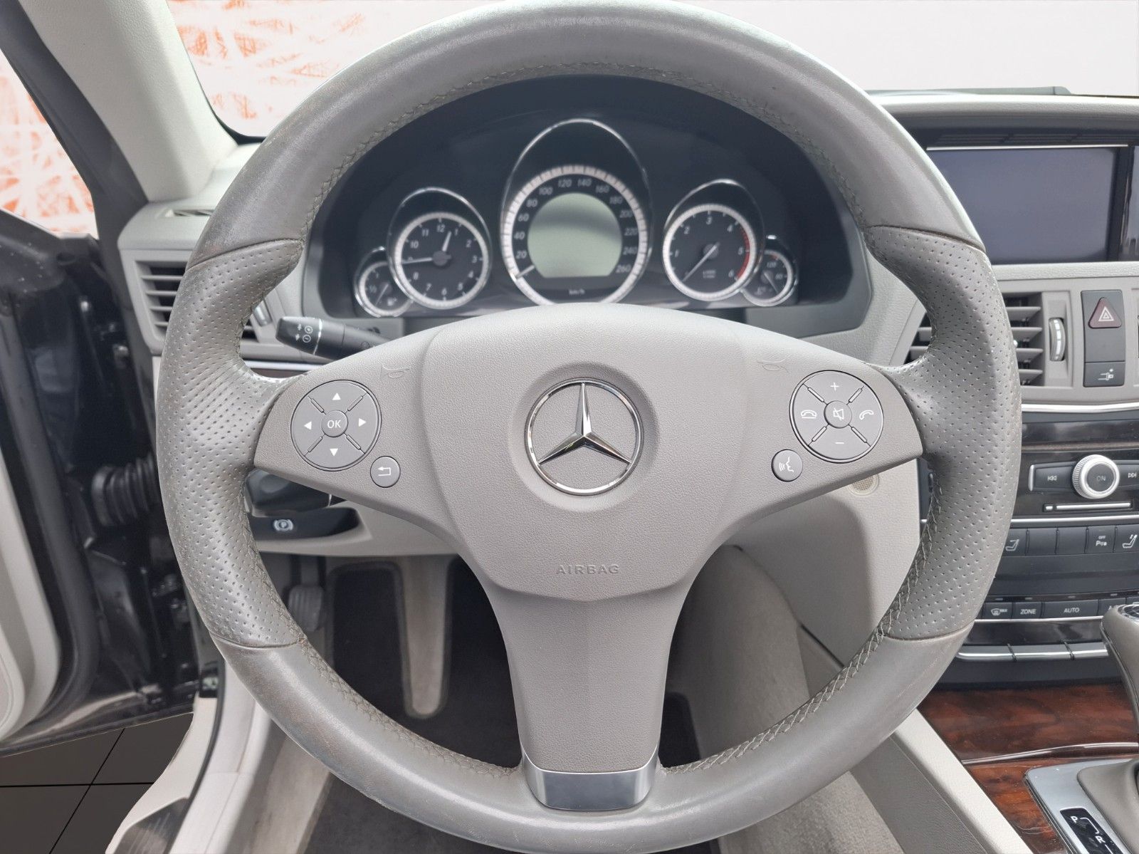 Fahrzeugabbildung Mercedes-Benz E 220 E -Klasse Cabrio E 220 CDI BlueEfficiency