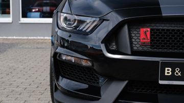 Ford Mustang - 2