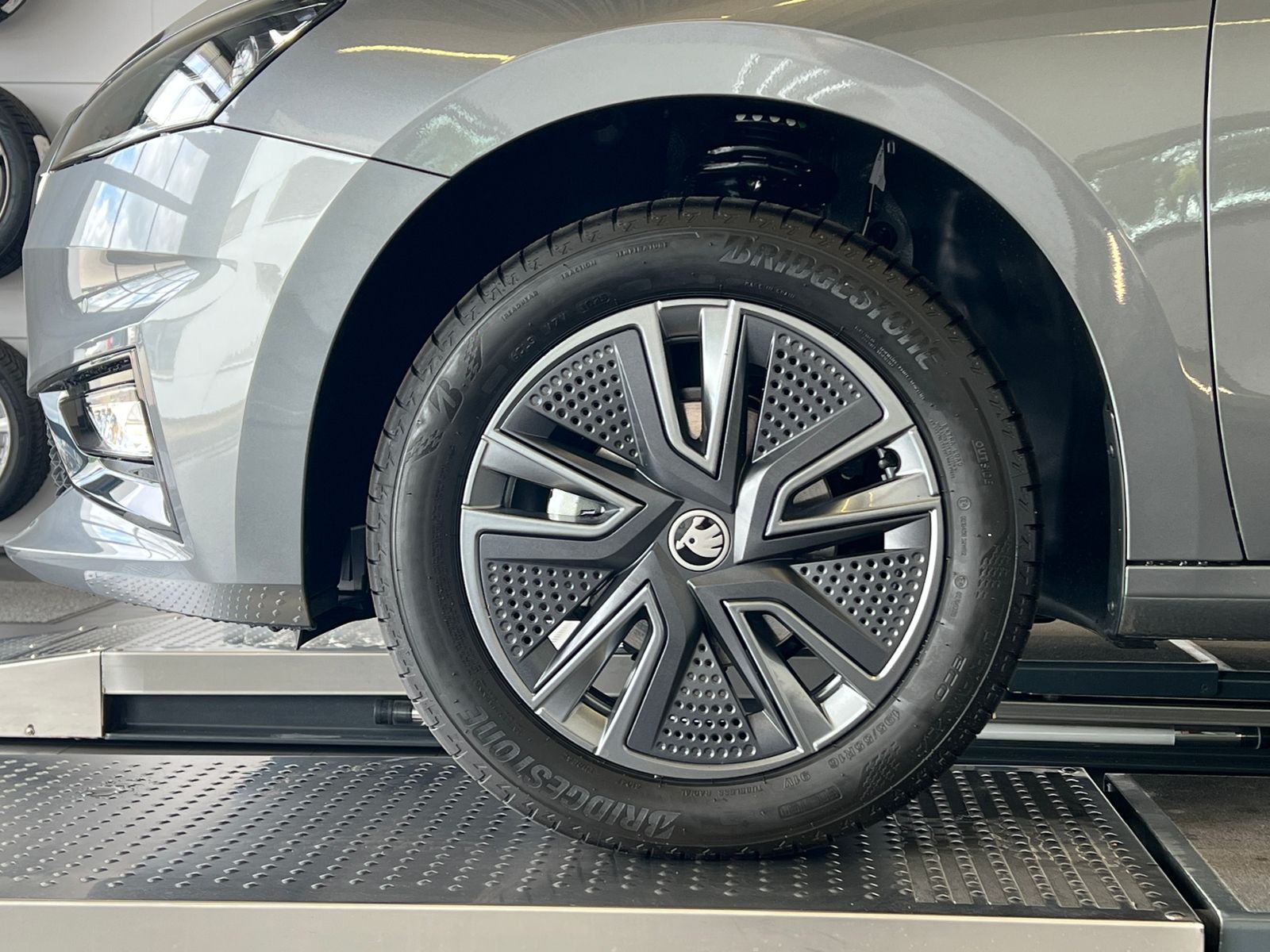 Fahrzeugabbildung SKODA Fabia Tour 1.0 TSI *Winter-Paket,KESSY,Einparkhi