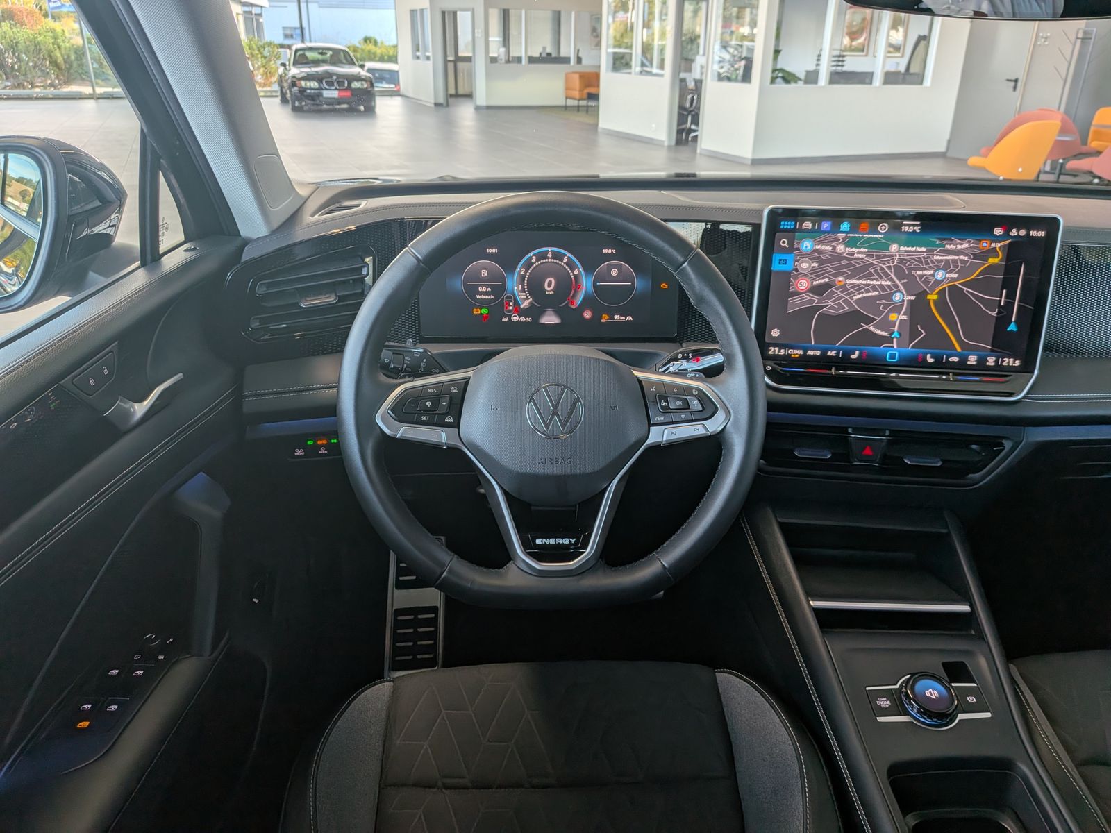 Fahrzeugabbildung Volkswagen Tiguan 1.5 eTSI ENERGY HD-Matrix 360 AHK 19