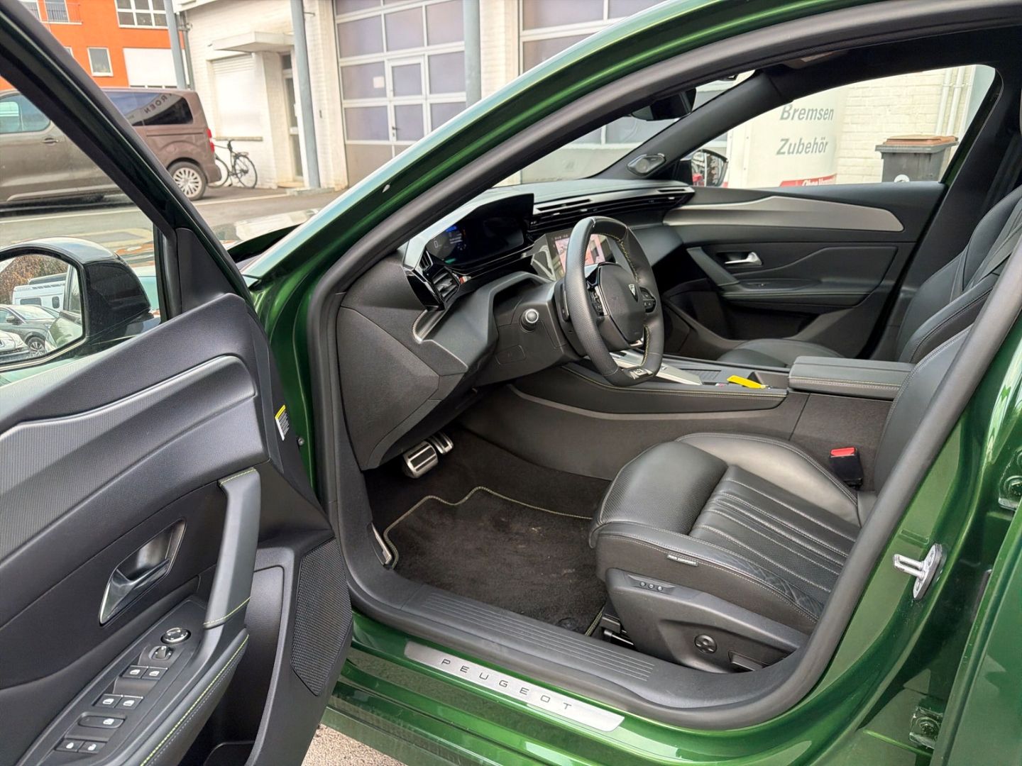 Fahrzeugabbildung Peugeot 308 GT Pack Hybrid 180 AHK-abn. El. Pano Navi