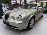 Jaguar S-Type 3 L V6 Executive - Jaguar S-Type Executive mit Benzin-Antrieb