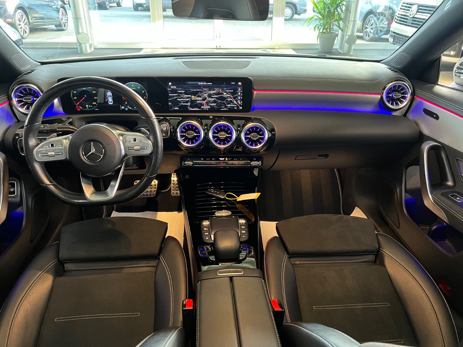 Fahrzeugabbildung Mercedes-Benz CLA 200 Edition AMG LINE *PANO*AMBIENTE*WIDE*