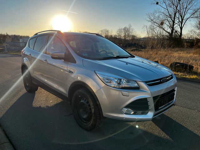 Ford Kuga Titanium *Bi-Xenon*PDC*AHK*