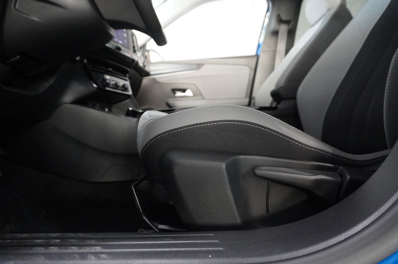 Fahrzeugabbildung Opel Mokka 1.2T ELEGANCE NAVI/LED/KAMERA/SH/SPORT/DAB