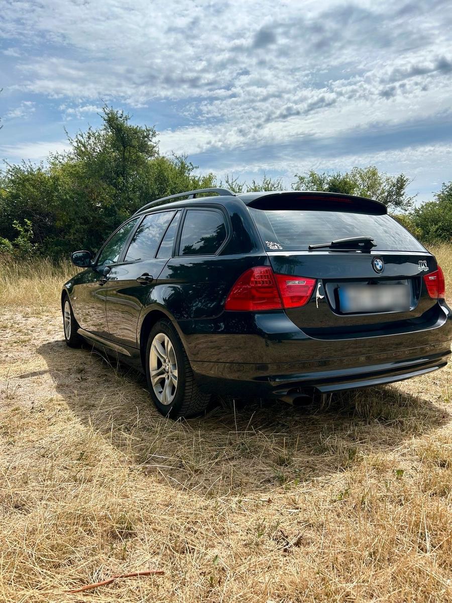 BMW 318 2009 — engine 170 HP (125kW)