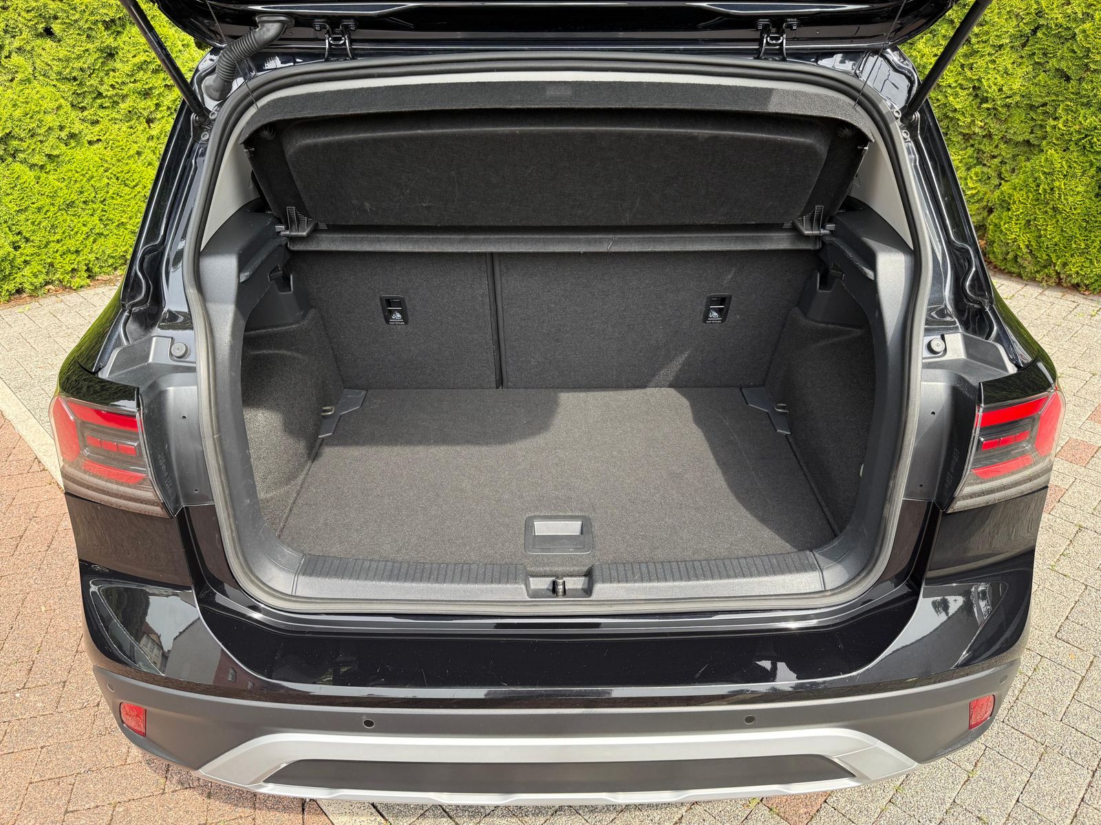 Fahrzeugabbildung Volkswagen T-Cross 1.0 TSI DSG Life LED+KAM+ACC+CARPL+SHZ+