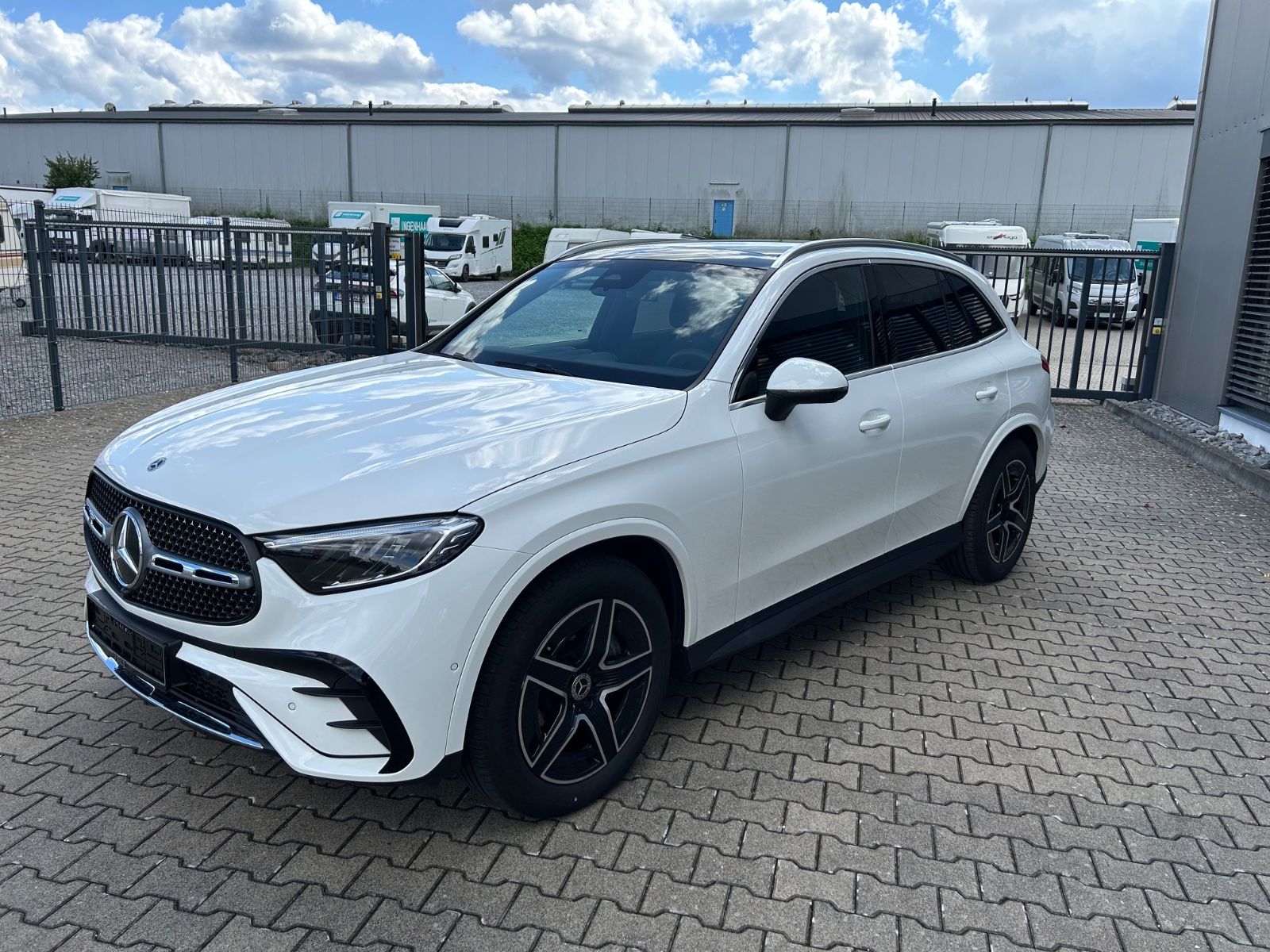 Fahrzeugabbildung Mercedes-Benz GLC 220 d 4Matic Edition AMG Line+PANO+AHK+MEMO