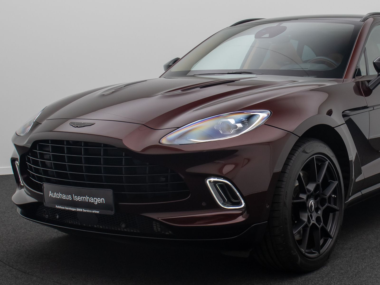 Fahrzeugabbildung Aston Martin DBX 4.0 V8 Individual Carbon Elegance Mega-Voll