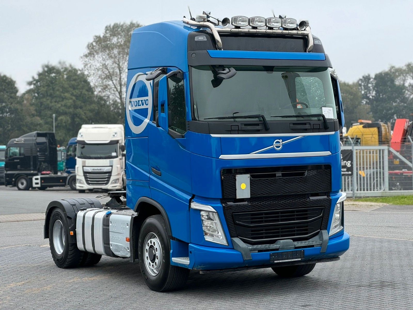 Fahrzeugabbildung Volvo FH 500 4x4H BL SA mit 2-Kreis-Hydraulik