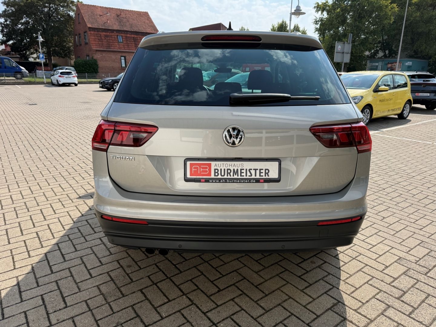 Fahrzeugabbildung Volkswagen Tiguan Comfortline ACC Navi LED PDC RFK WiPa Sic