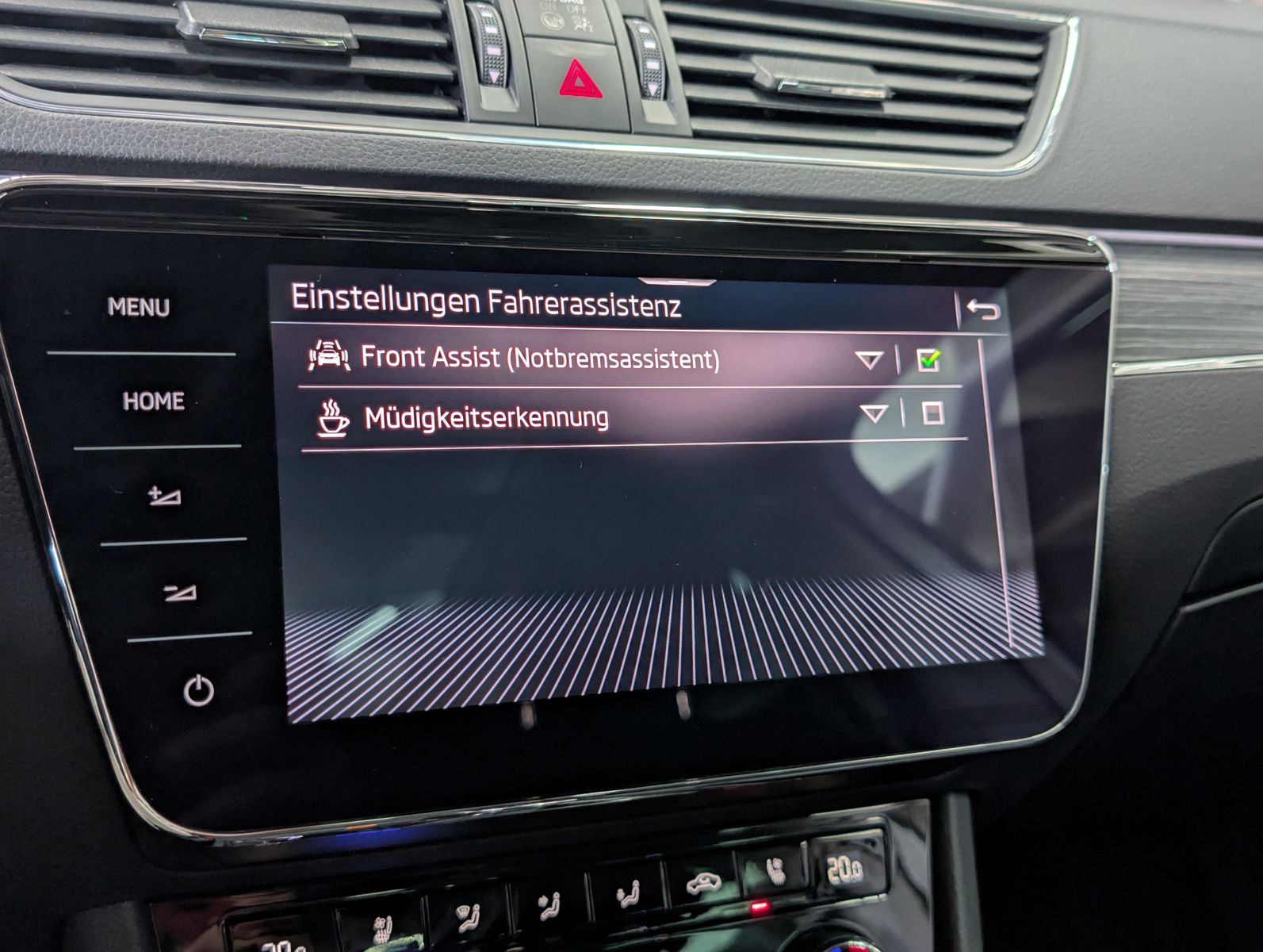 Fahrzeugabbildung SKODA Superb Premium 2.0 TDI PANO LEDER MASSAGE SOUND