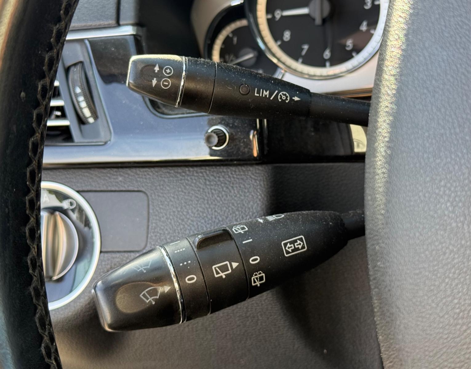 Mercedes-Benz E200 2010 — photo 17