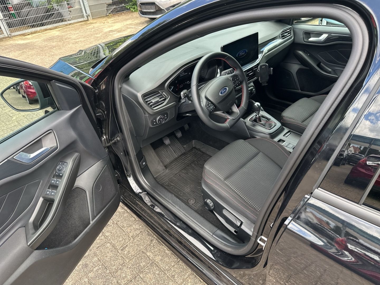 Fahrzeugabbildung Ford Focus Turnier ST-Line 1.0 EcoBoost Mild-Hybrid E