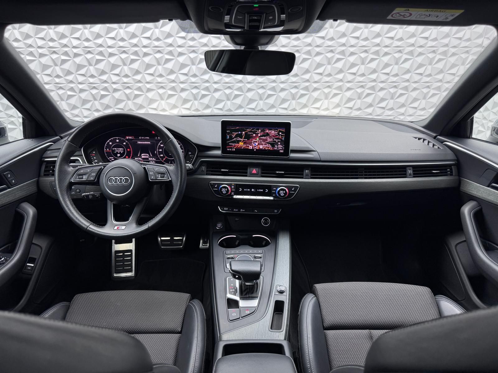 Fahrzeugabbildung Audi 40 TDI S-LINE MATRIX/ACC/KEYL/PANO/VIRTUAL/R-CAM