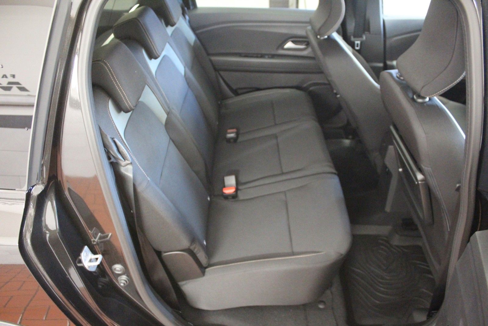 Fahrzeugabbildung Dacia Jogger Eco-G 120 Extreme 5 Sitzer  Winterp.*