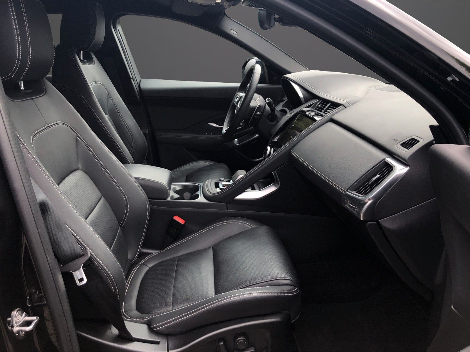 Fahrzeugabbildung Jaguar E-PACE D200 R-Dynamic SE AWD AHK