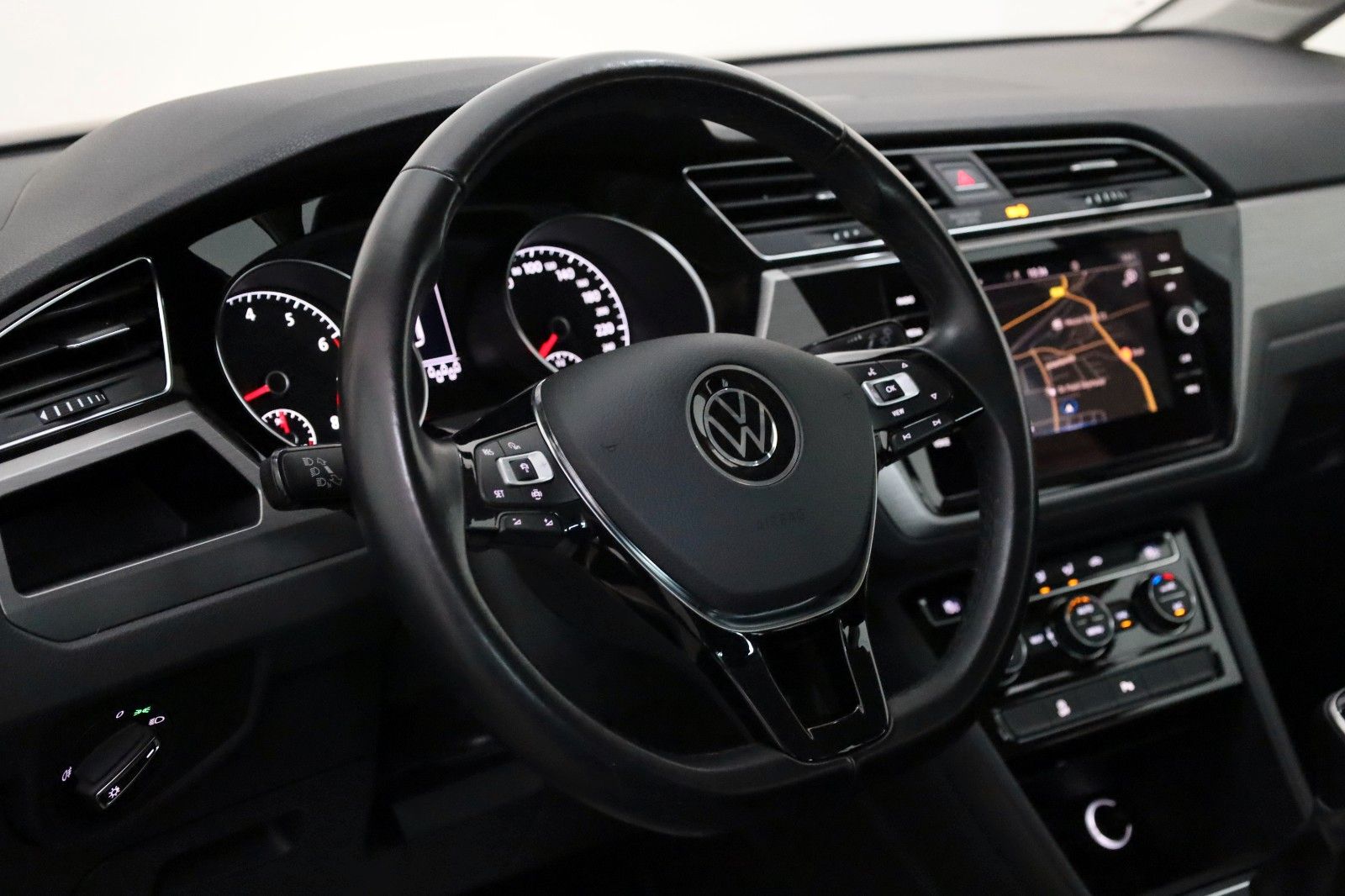 Fahrzeugabbildung Volkswagen Touran Comfortline 7 Sitzer,Navi,SH,PDC,ACC,AHK