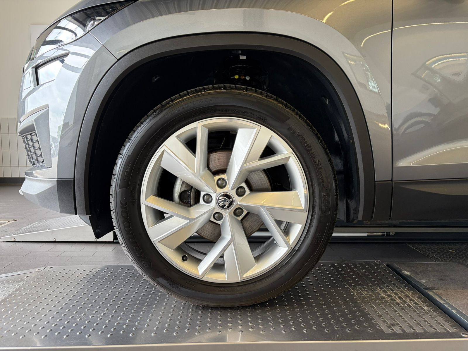 Fahrzeugabbildung SKODA Kodiaq FL Style 1.5 TSI DSG *AHK,LED,ACC,19"-LM*