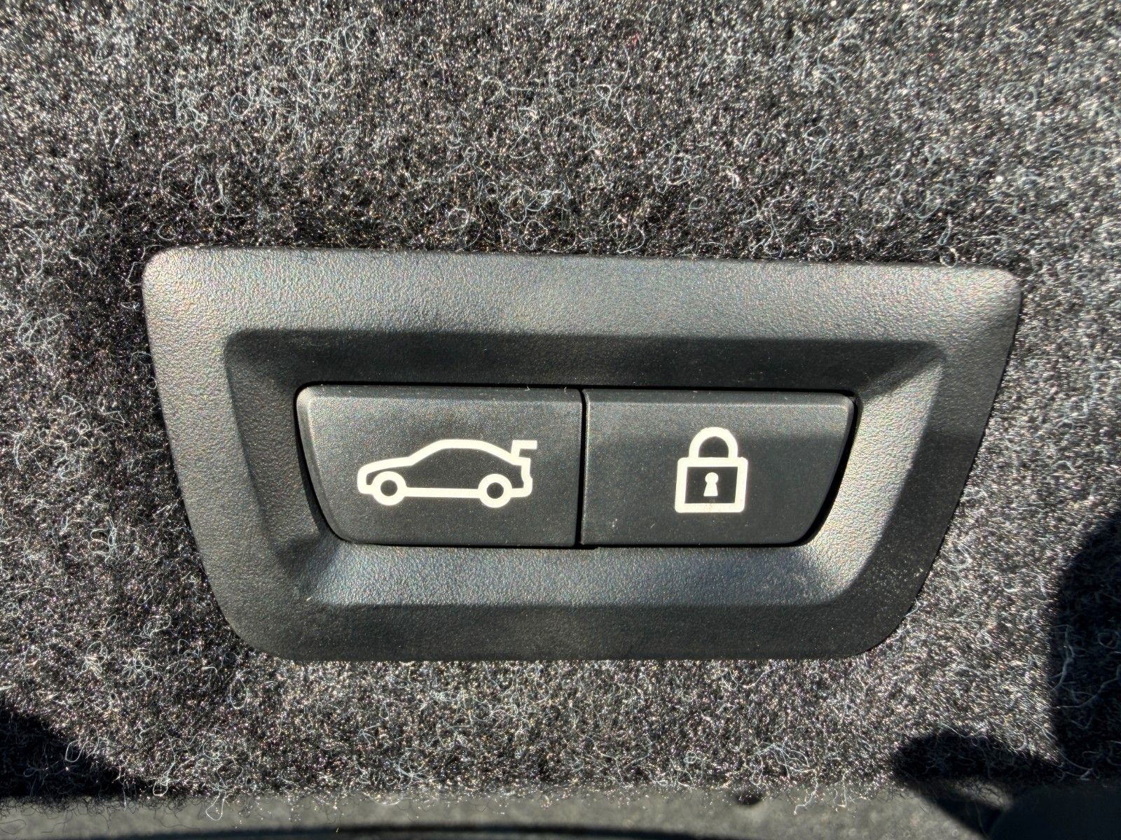 Fahrzeugabbildung BMW 530 d xDrive M SPORTPAKET STANDHEIZUNG KAMERA