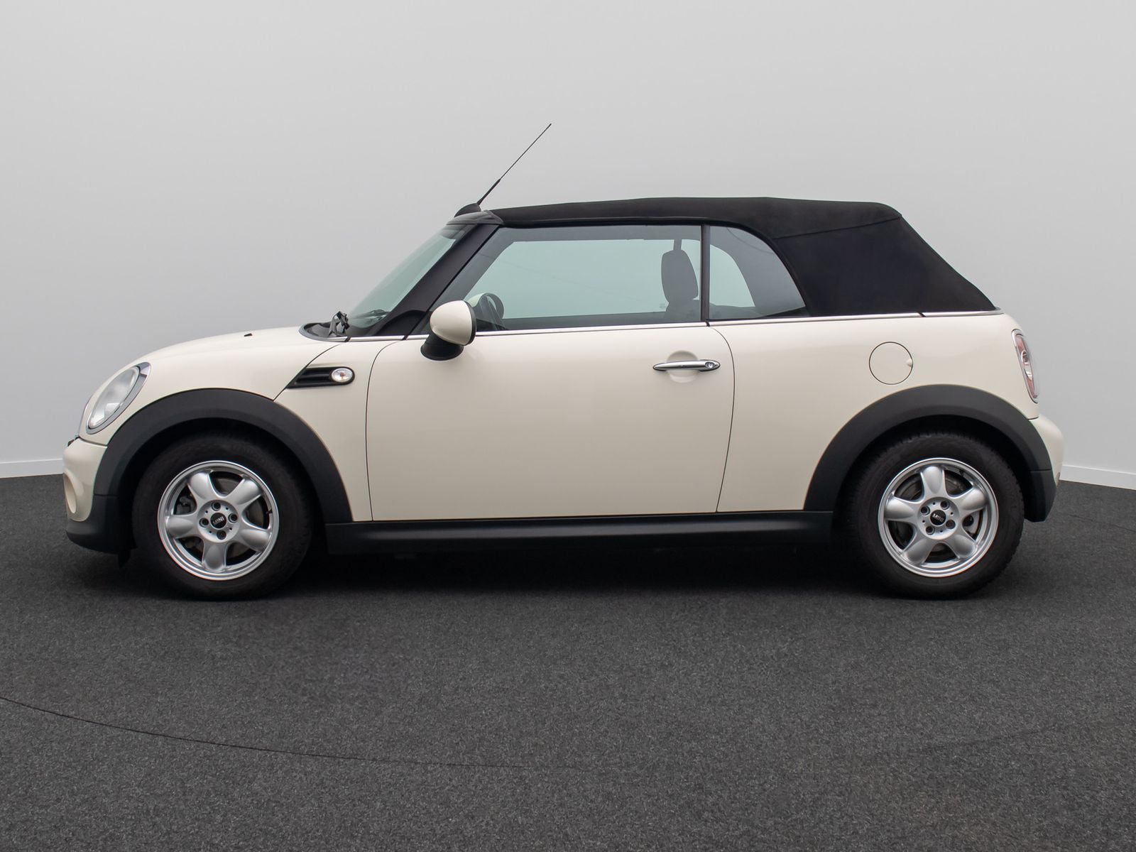 Fahrzeugabbildung MINI Cooper Cabrio PDC Lederlenkrad Sitzhzng MP3 LM