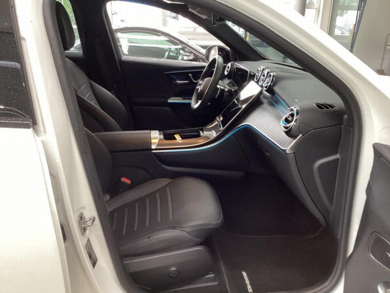 Fahrzeugabbildung Mercedes-Benz GLC300de AMG Advan+ AHK Pano DISTR Sitzklim Memo
