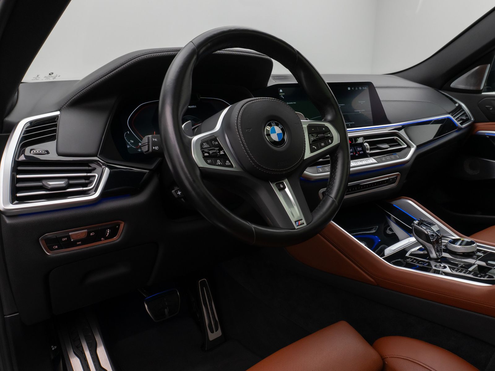 Fahrzeugabbildung BMW X6 M50i Panorama360°Laser Massage HUD B&W 22Zoll