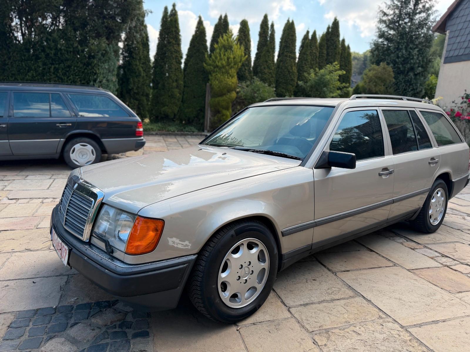 Mercedes-Benz 300TD W124 88TKM Schiebedach