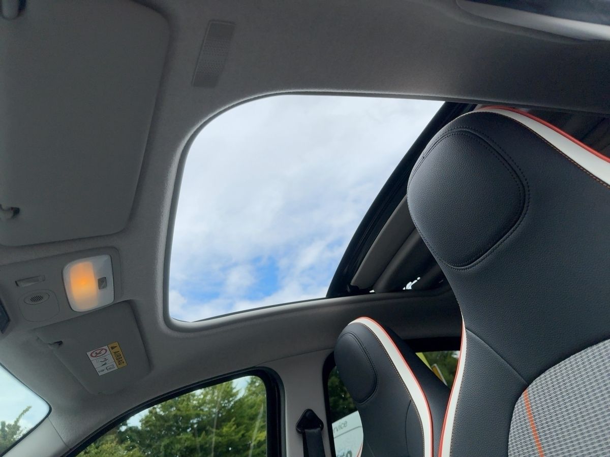 Fahrzeugabbildung Renault Twingo E-TECH 100% el. VIBES GJR, Faltdach el.