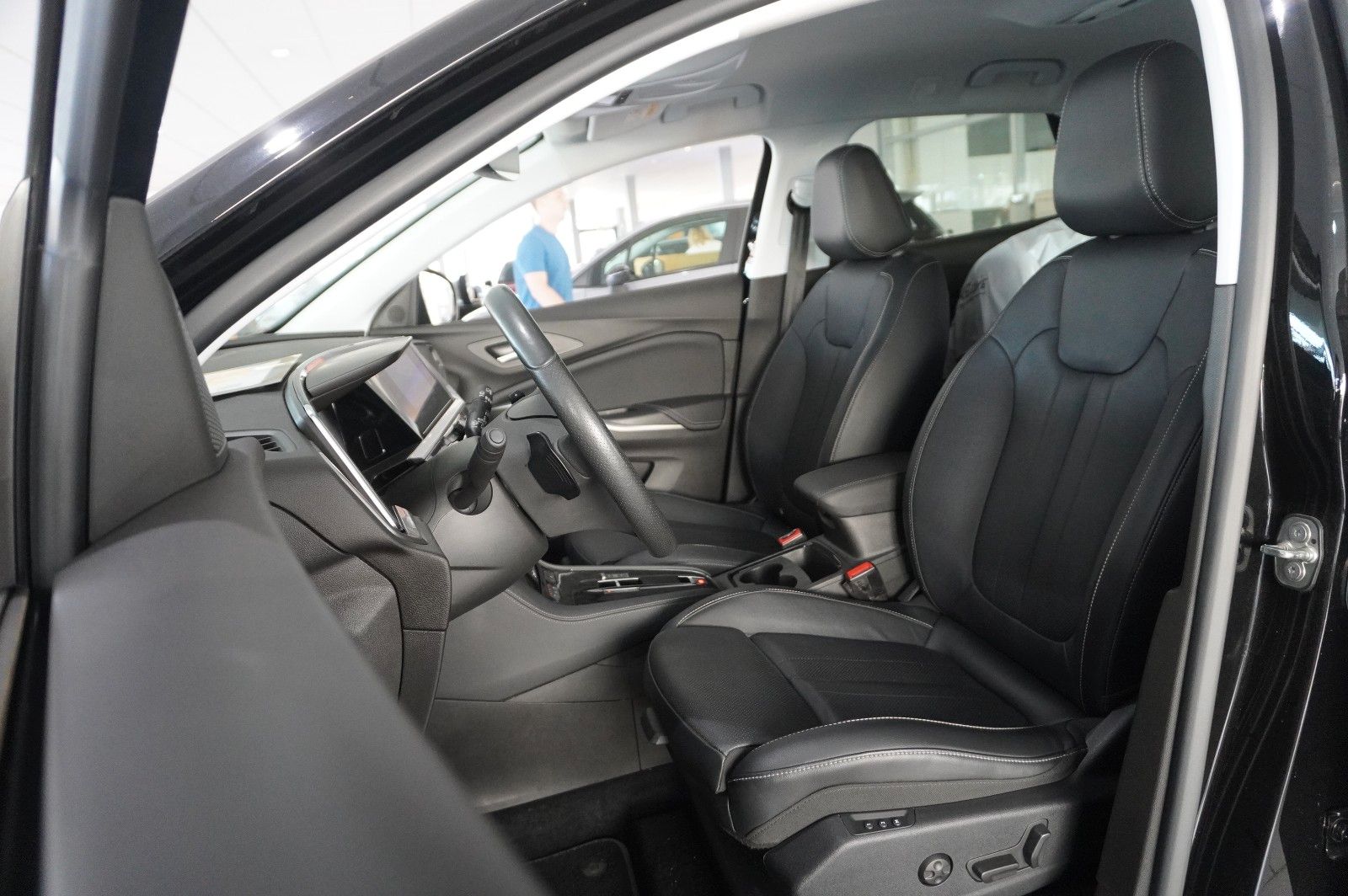 Fahrzeugabbildung Opel Grandland (X) 1.6T GSe HYBRID 4X4 NAVI/SPORT/AHK