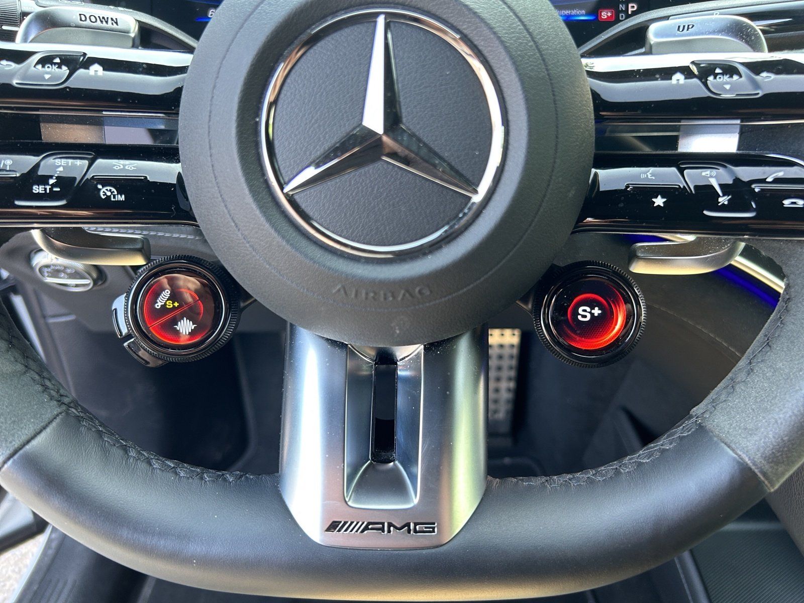 Fahrzeugabbildung Mercedes-Benz EQE 43 AMG Prem HYPER Night DISTRO KeyGo AHK HAL