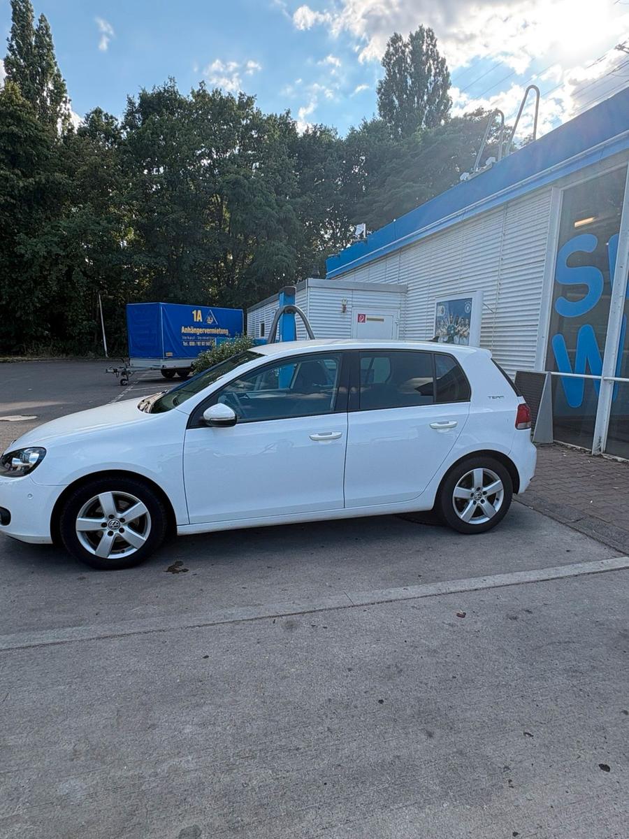 Volkswagen Golf 2010 — двигун 105 HP (77kW)