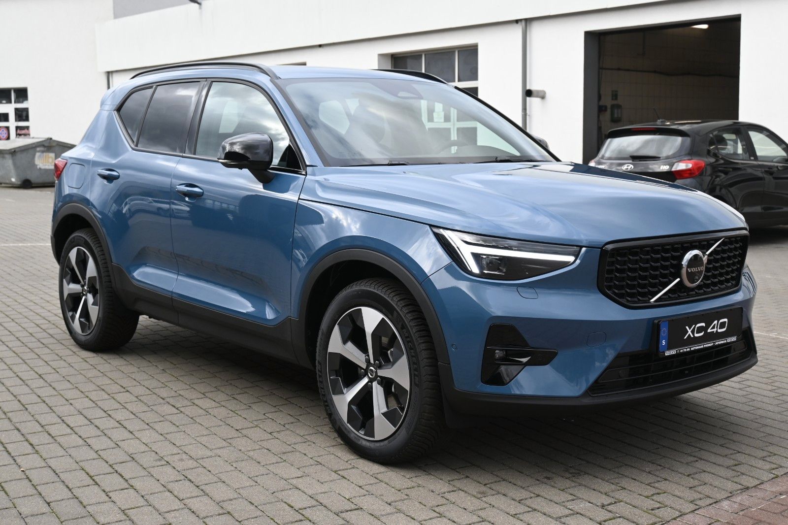Fahrzeugabbildung Volvo XC40 B3 DSG Plus Dark*360°*ACC*AHK*Allwetter