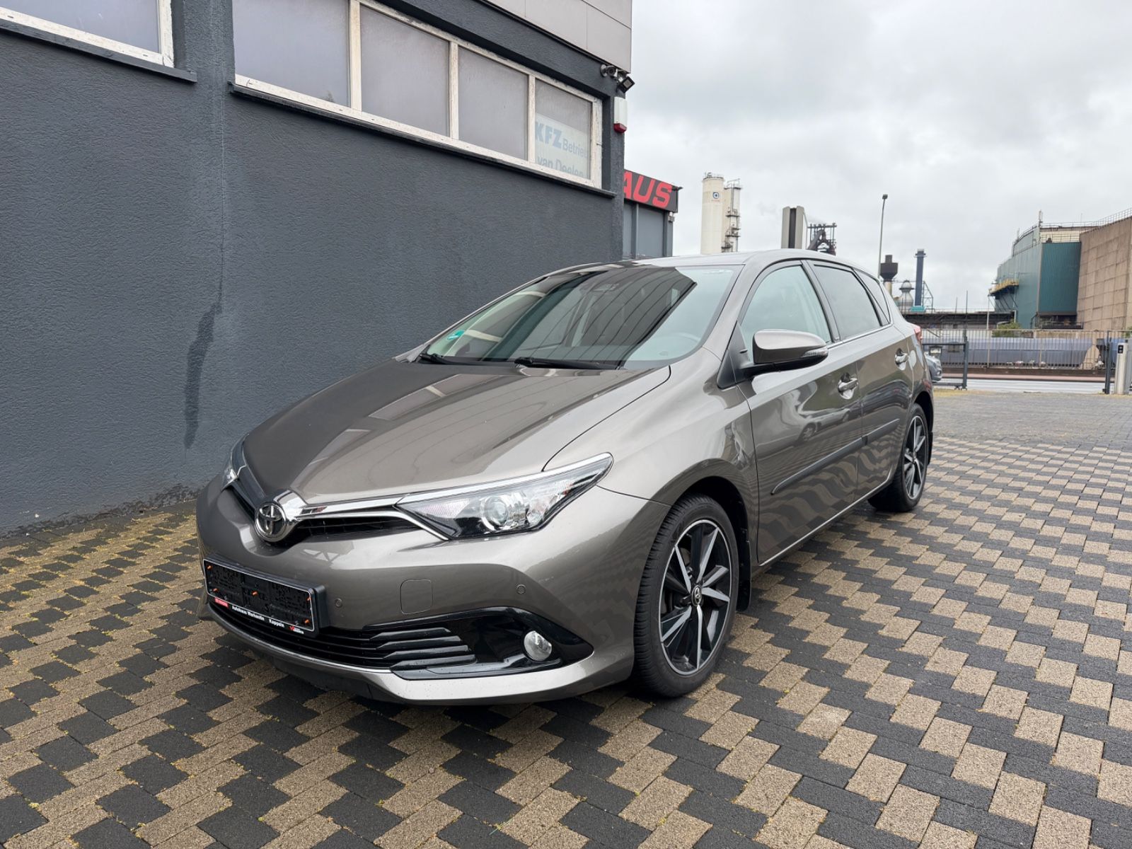 TOYOTA Auris