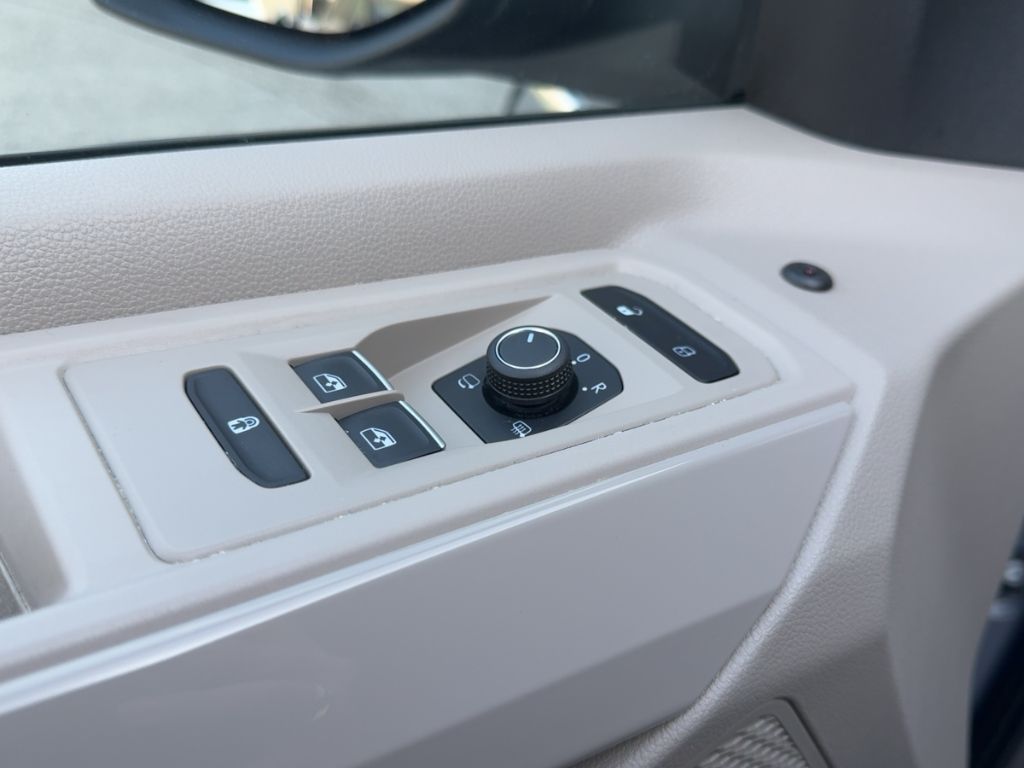 Fahrzeugabbildung Volkswagen T7 Multivan Standheizung  Leder  Winterpaket