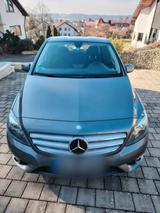Mercedes-Benz B 180 - grau Metallic, Klimaanlage, Sitzheizung  - : Grau, Limousine, Metallic