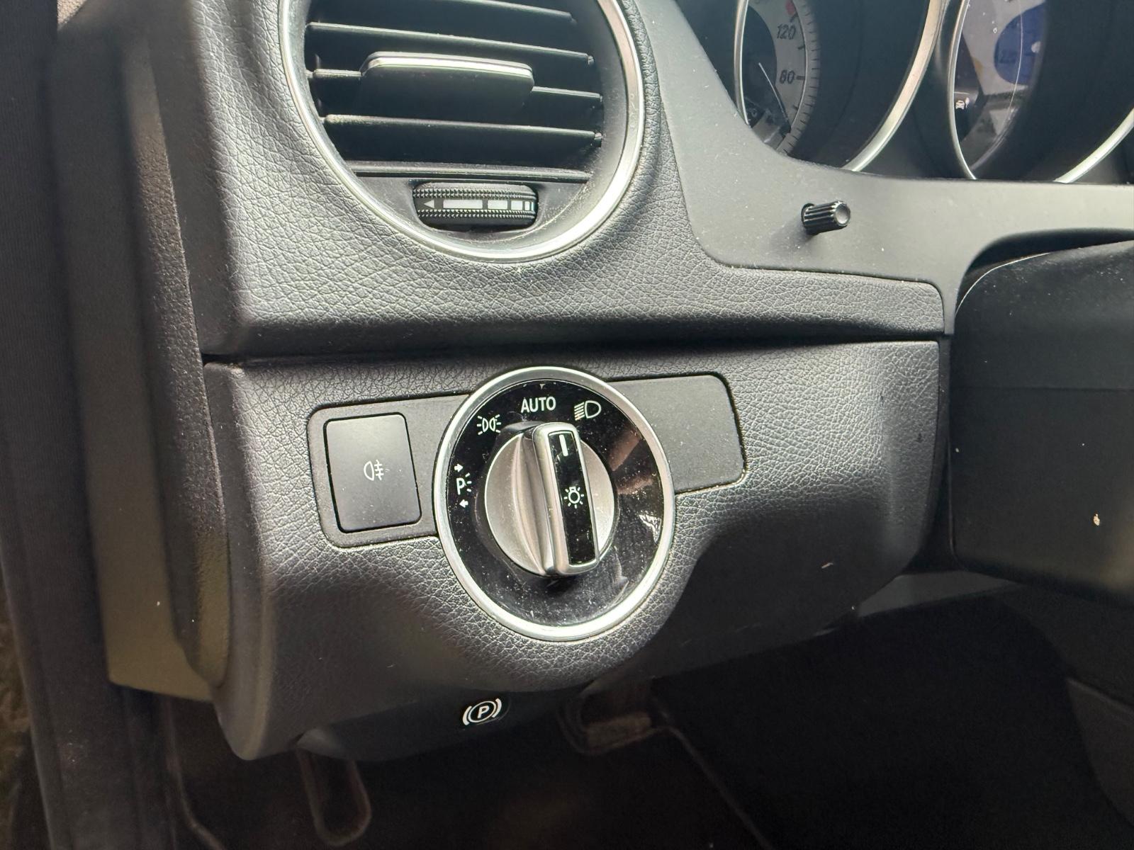 Mercedes-Benz C220 2013 — photo 22