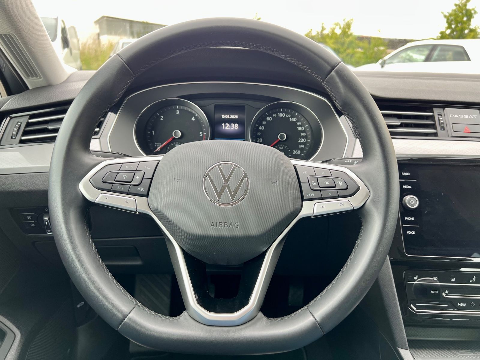 VW Passat Variant Business AAC NAVI SHZ MASSAGE