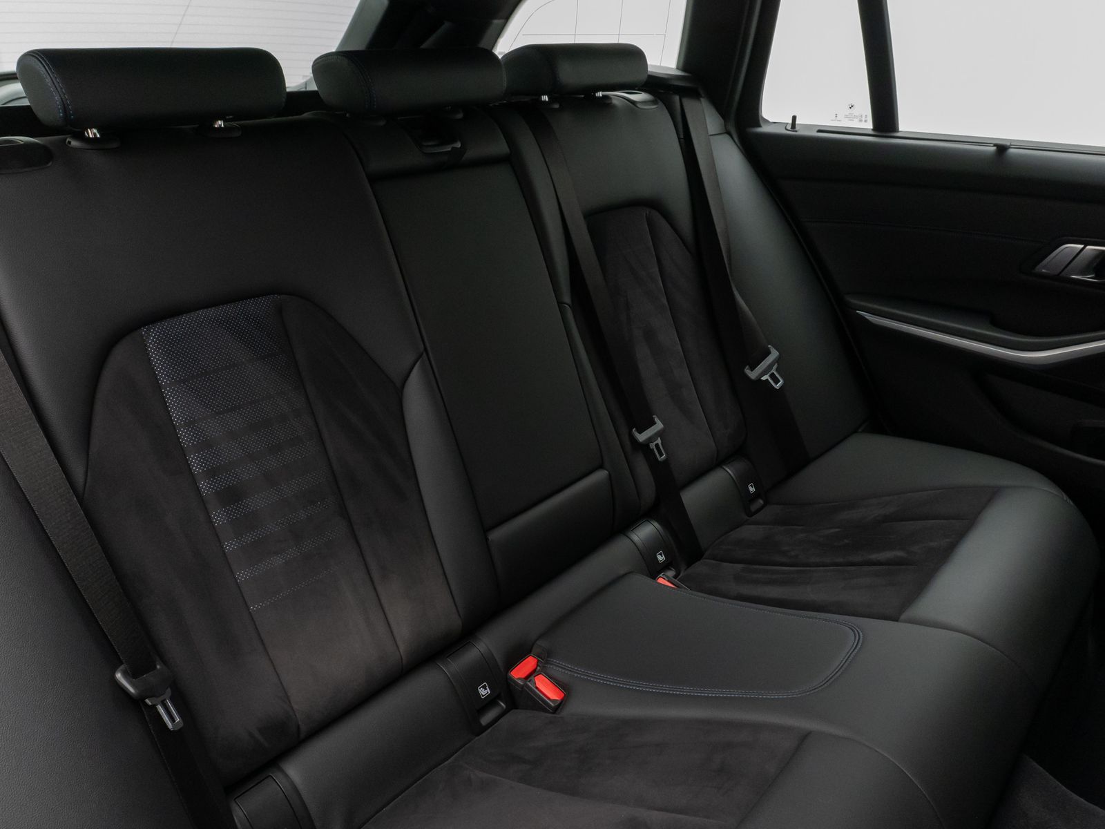 Fahrzeugabbildung BMW 320e M Sport DAB Widscreen PDC Individual 18Zoll