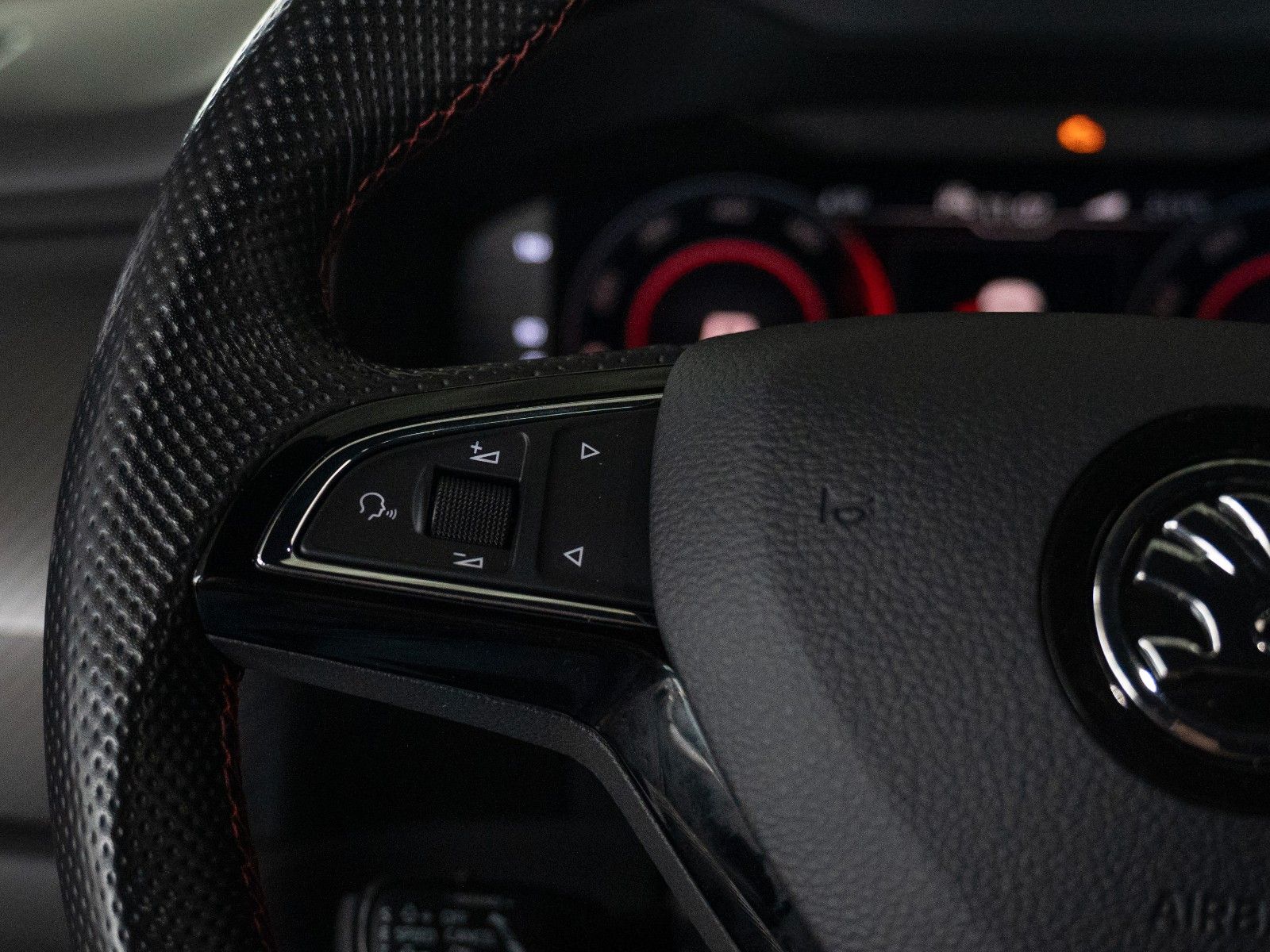 Fahrzeugabbildung SKODA Kodiaq RS 4x4 AUTOM./AHK/STANDHZG./SITZHZG./DAB