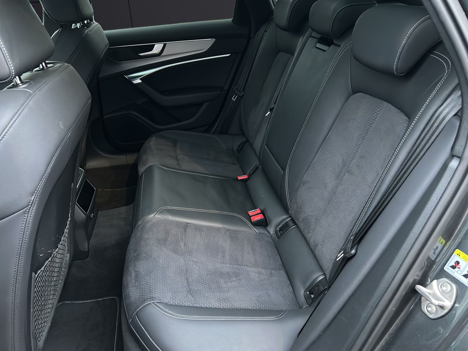 Fahrzeugabbildung Audi A6 Avant 45 TDI quattro sport S-tronic S-Line Ma