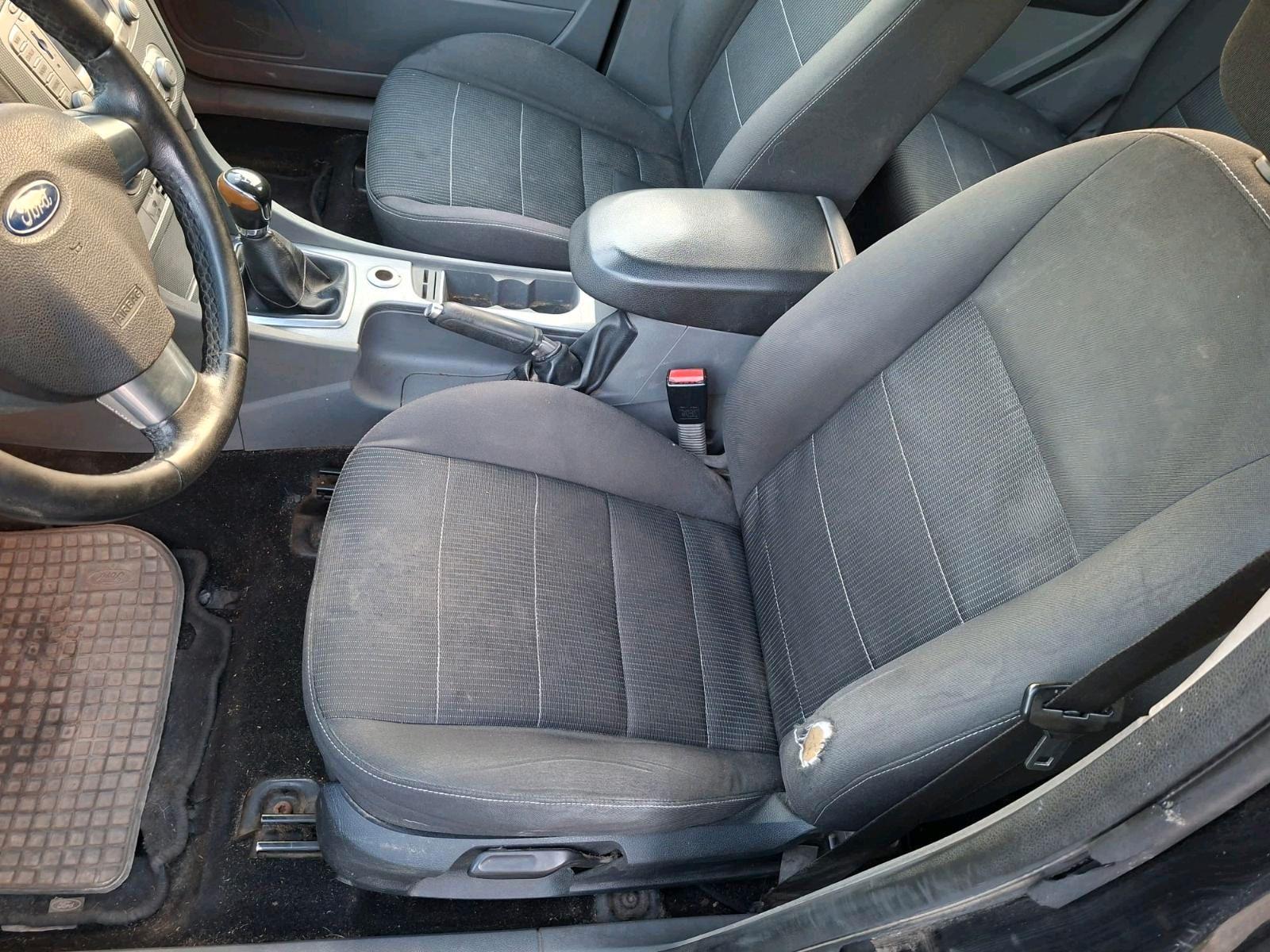 Ford Focus 2008 — interior