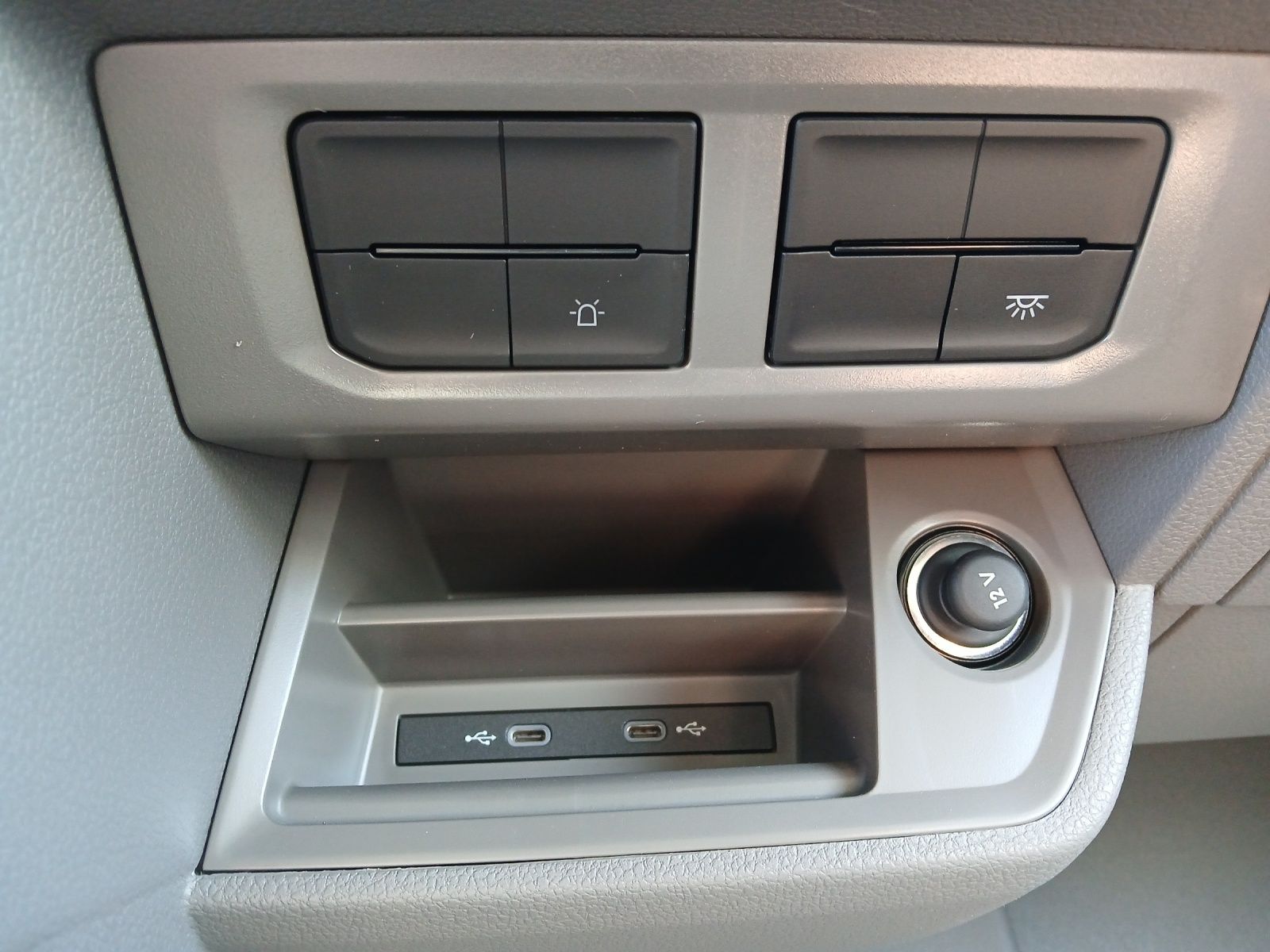 Fahrzeugabbildung Volkswagen Crafter Kasten TDI 130 kW MR 4 MOTION TLED RearV