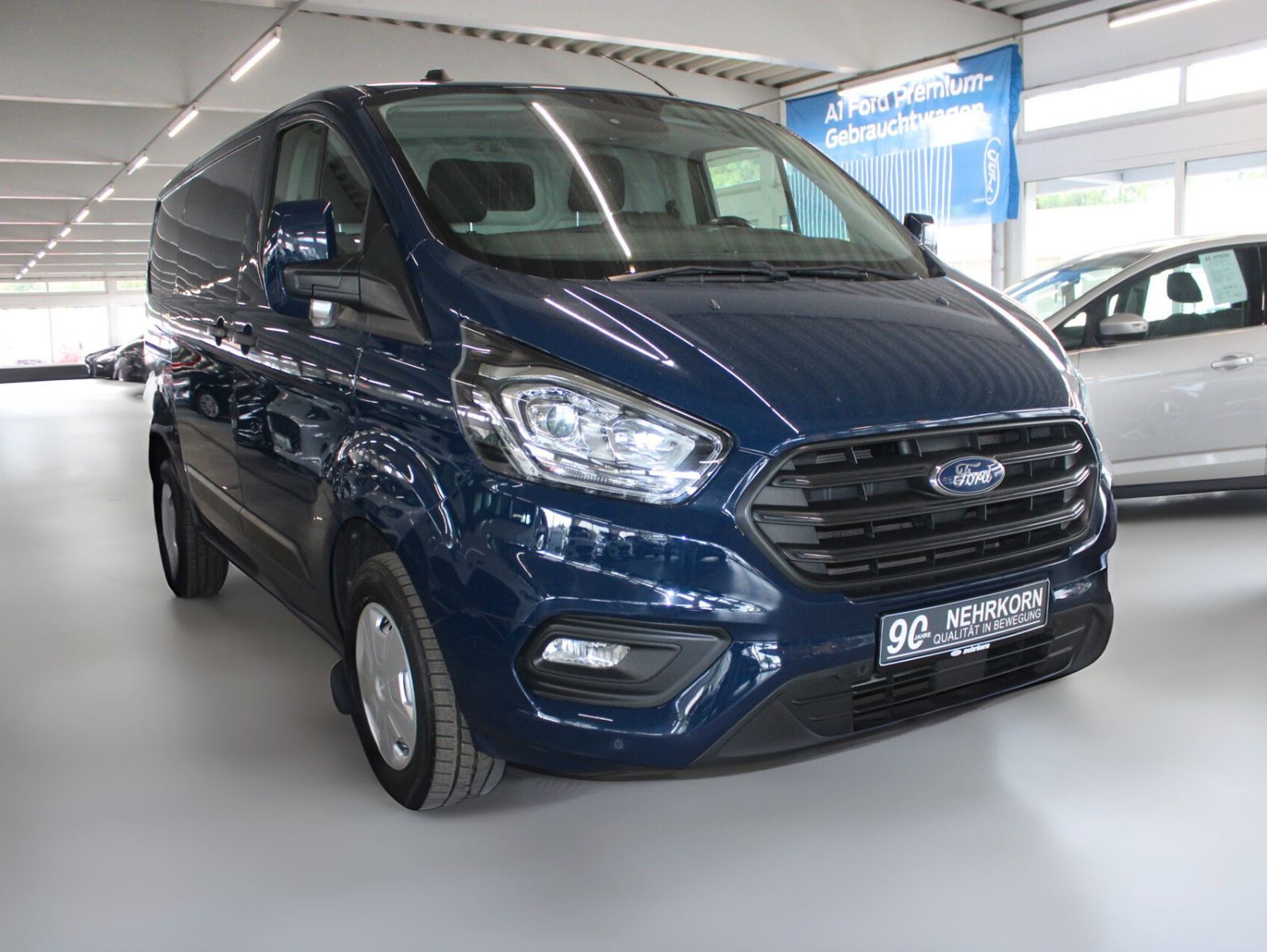 Fahrzeugabbildung Ford Transit Custom TREND L1 Kasten AHK Regale KLIMA