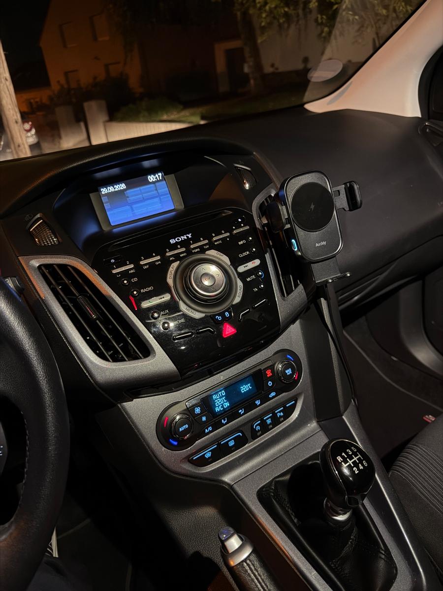 Ford Focus 2012 — photo 9