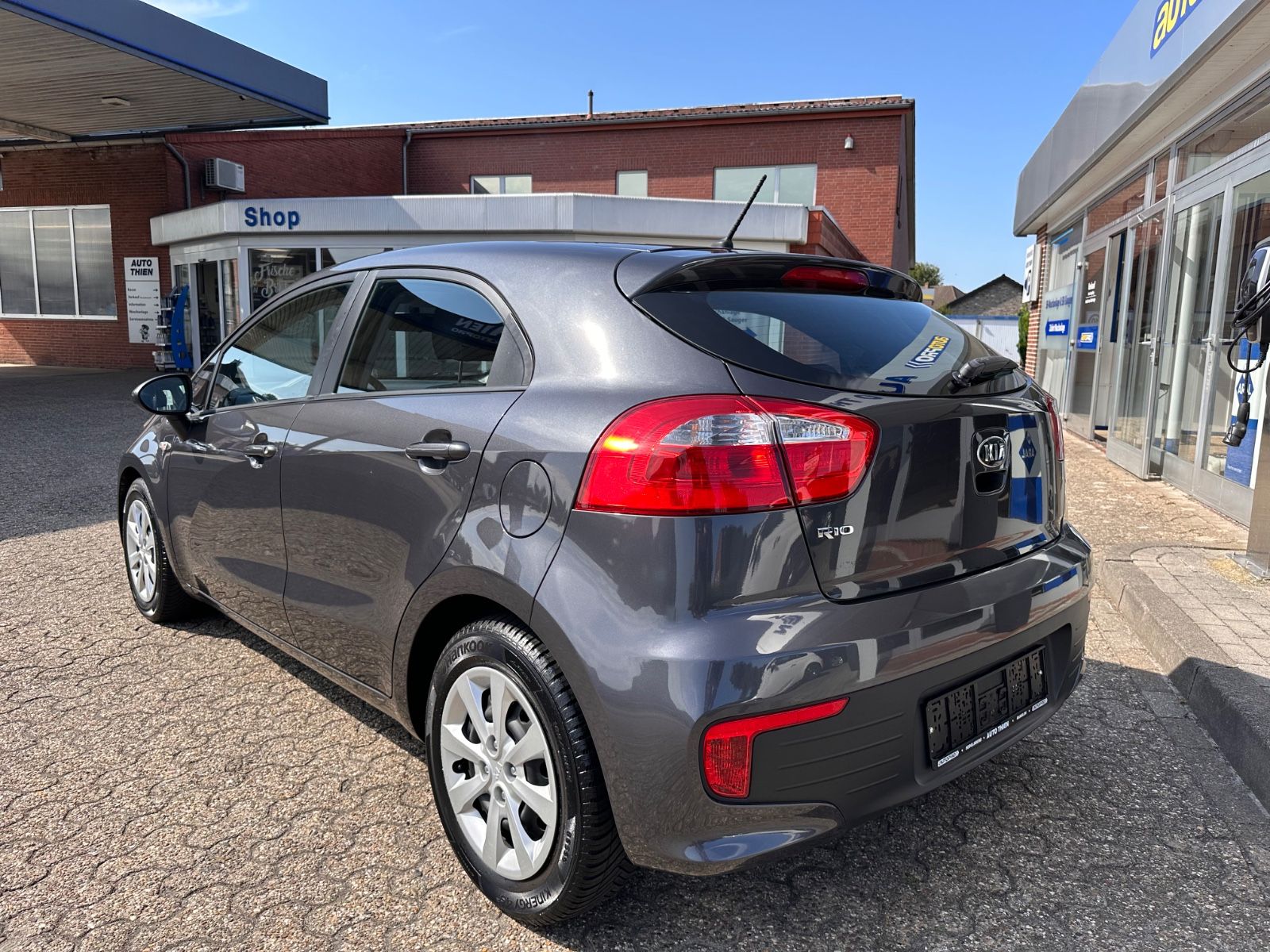 Fahrzeugabbildung Kia Rio 1.2 Sensation Klima/Allwetter/Bluetooth