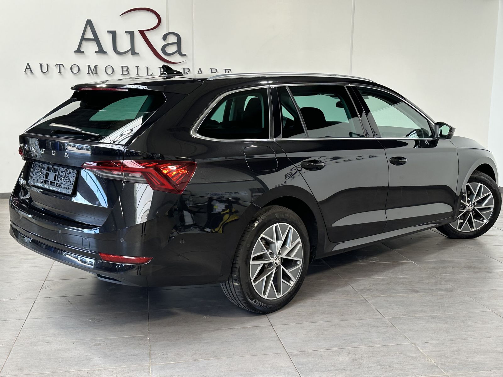 Fahrzeugabbildung SKODA Octavia Combi 2.0 TDI DSG NAV+LED+AHK+V-COCKPIT